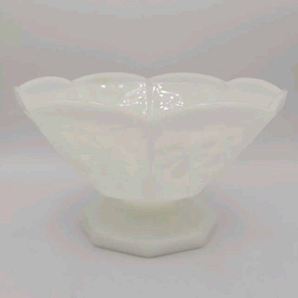 Vintage Indiana‎ Glass Company Milk Glass Pedestal Bowl Grape Vine Collectible